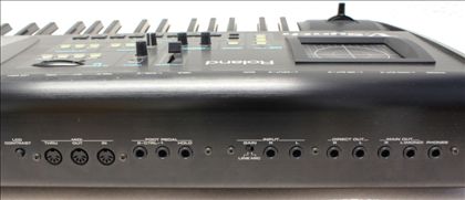 Roland-V Synth with 4GB card